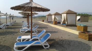 Una spiaggia nelle vicinanze