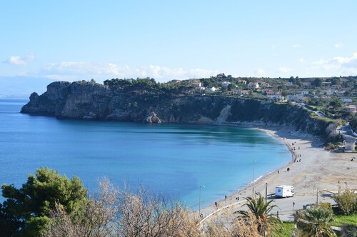 Villa Tosca, casa de piedra típica.