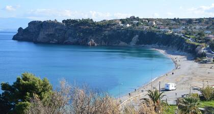 Villa Tosca, casa de piedra típica.