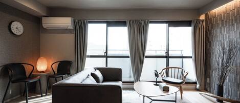 Executive Apartment, 1 Bedroom, Non Smoking, City View | Living area | Flat-screen TV