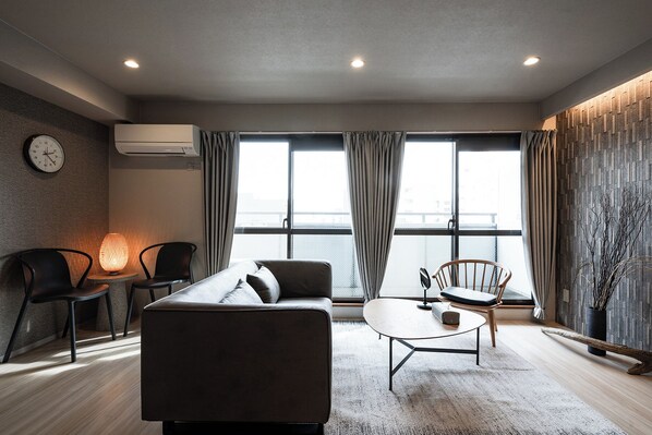 Executive Apartment, 1 Bedroom, Non Smoking, City View | Living area