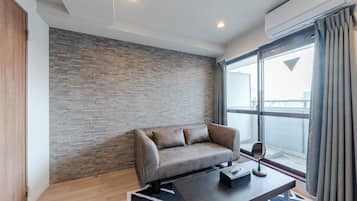 Executive Apartment, Non Smoking (Room 901) | 1 bedroom, premium bedding, memory foam beds, blackout drapes