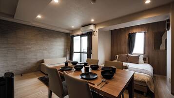 Executive Apartment, 1 Bedroom, Non Smoking, City View | Makan dalam bilik