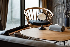 Executive Apartment, 1 Bedroom, Non Smoking, City View | Living area