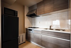 Executive Apartment, 1 Bedroom, Non Smoking, City View | Private kitchen