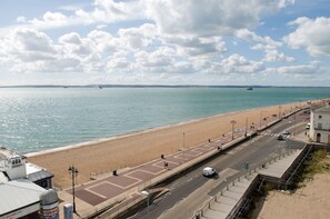 Beach nearby, 5 beach bars - Angeldale (Portsmouth)