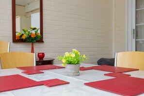 Lobby sitting area - Angeldale (Portsmouth)