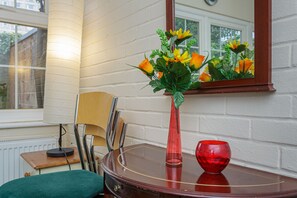 Lobby sitting area - Angeldale (Portsmouth)