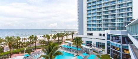 Piscine couverte, piscine extérieure