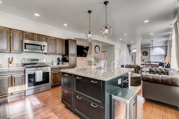 Luxury Home Steps From Convcenter&stadiums&harbor