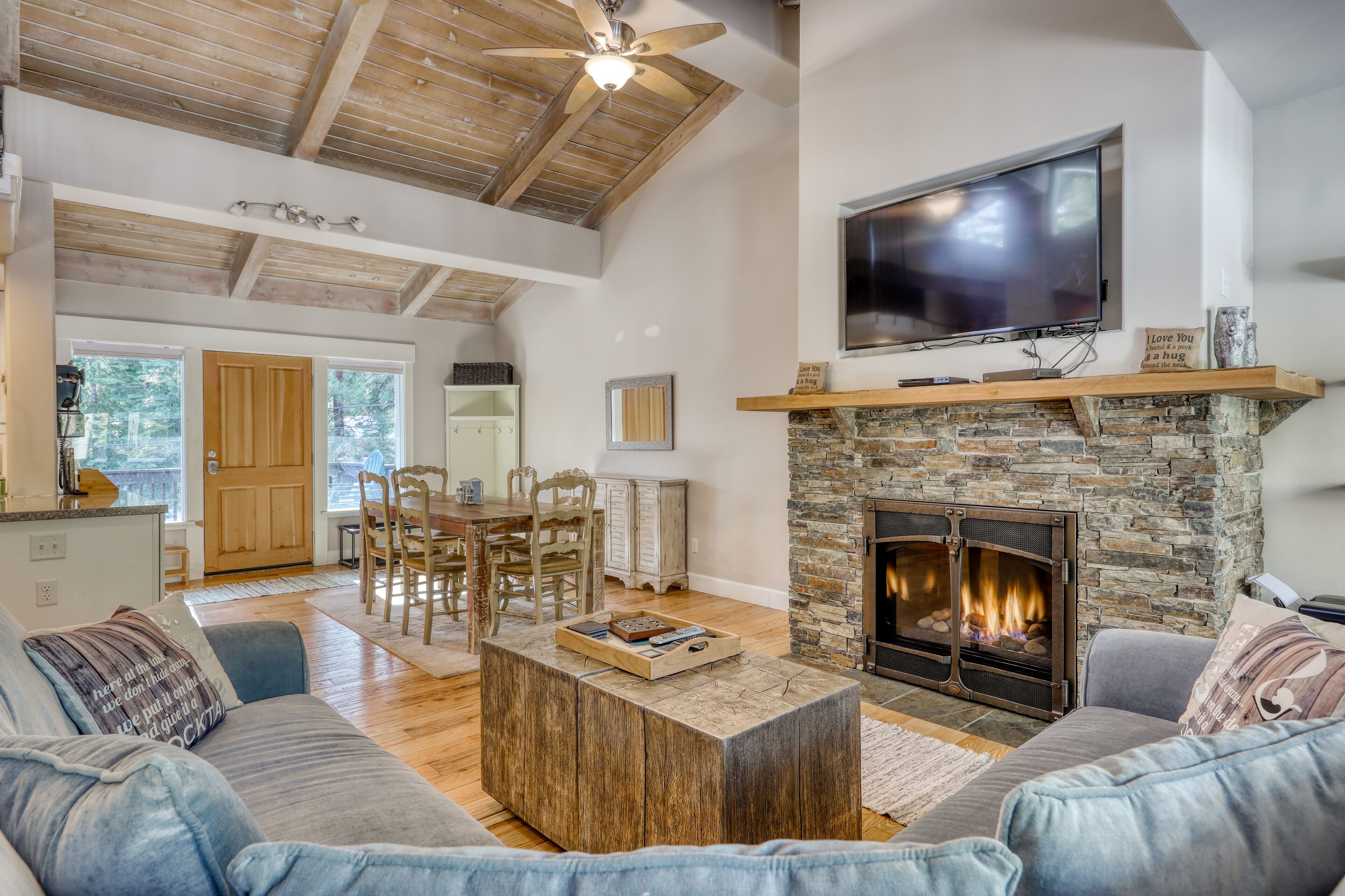 Remodeled family-friendly home near ski resorts & bike trails w/fireplace & deck