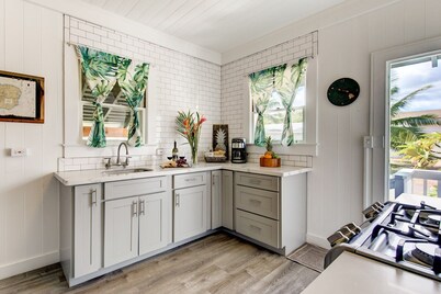 Waimea Beach Cottage by Destination Kauai - Charming 2BD, A/C, Walk to Ocean/Pier