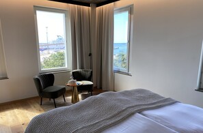 Deluxe tweepersoonskamer, terras | Een bureau, een laptopwerkplek, geluiddichte muren, gratis wifi