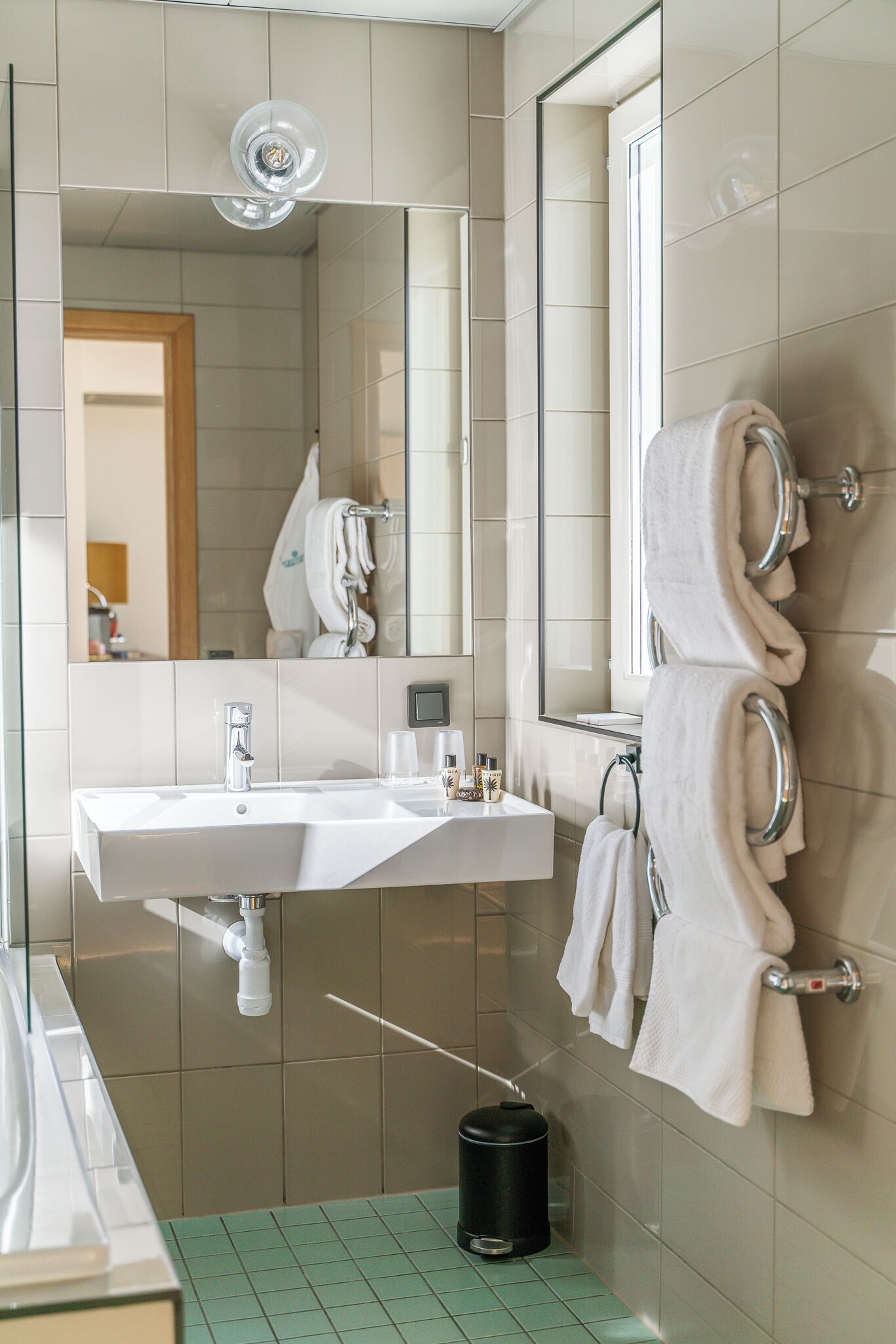 suite (saint tropez) | 1 bedroom, desk, laptop workspace, soundproofing