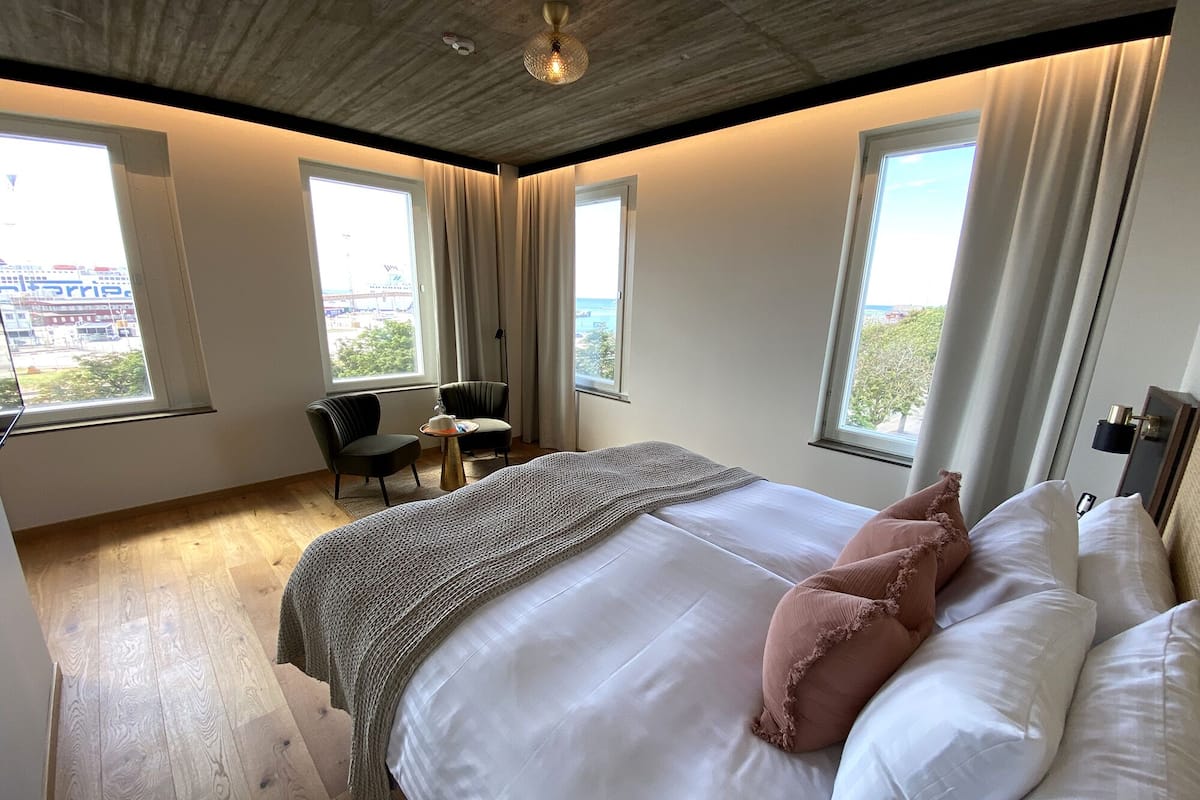 Deluxe Double Room | 1 bedroom, desk, laptop workspace, soundproofing