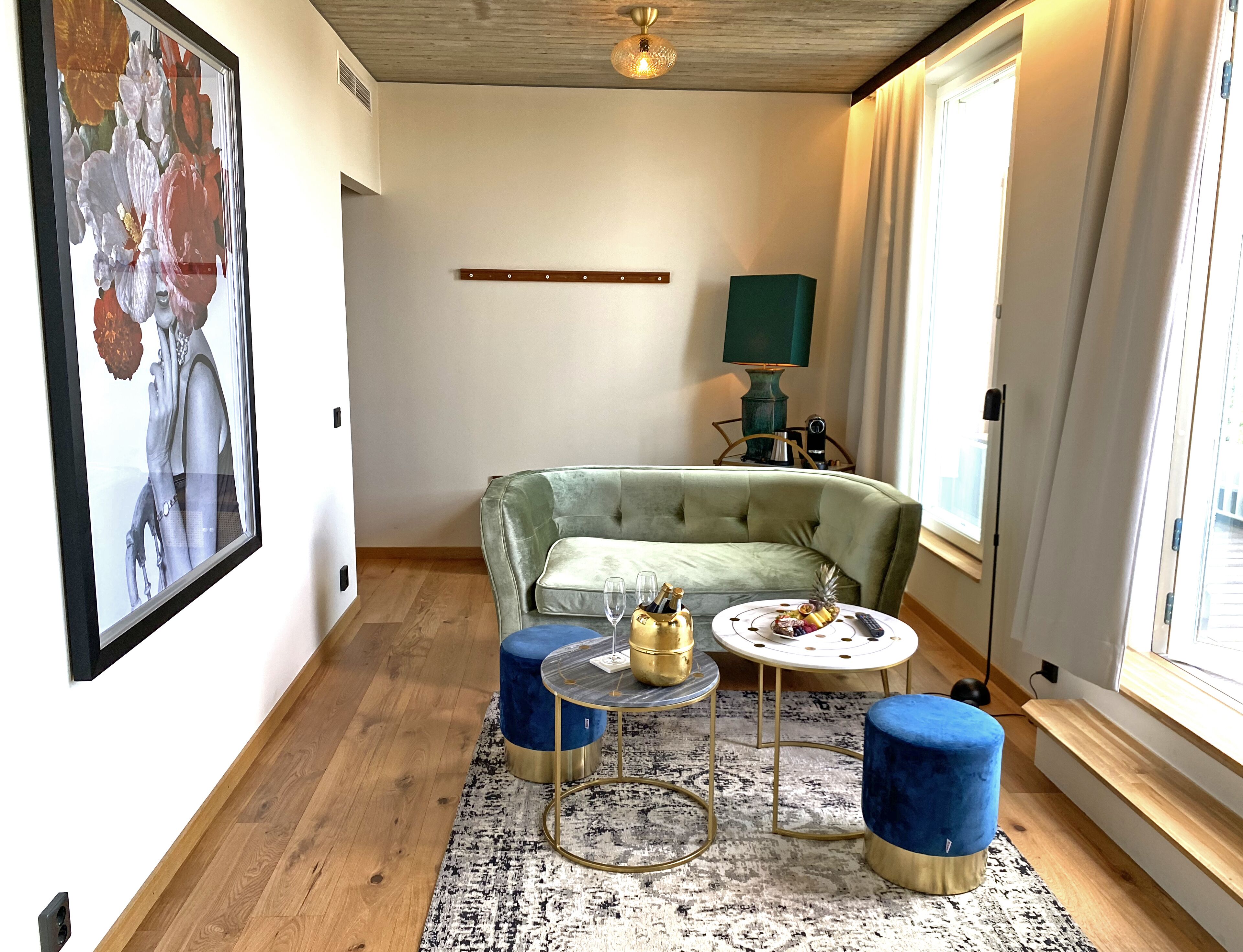 Suite (Saint Tropez) | Living area | Flat-screen TV, foosball