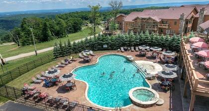 7 Springs - Luxury Southwind Townhome Ski-in Ski out off the back deck!