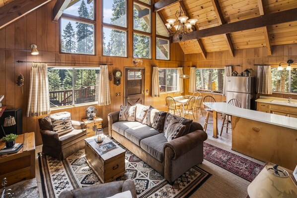 Smart TV, DVD player, books, stereo