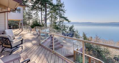 Multi-family waterfront home with amazing views, deck space & garden