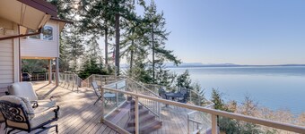 Multi-family waterfront home with amazing views, deck space & garden