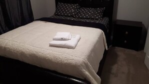 3 多间卧室、熨斗/熨衣板、WiFi、床单