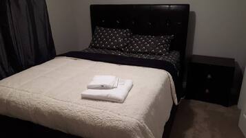 3 chambres, fer et planche à repasser, Wi-Fi, literie fournie