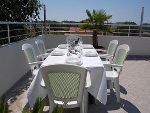 Outdoor dining - Apartment 15,red, 500 Meter from Beach,Breakfast included (Ulcinj)