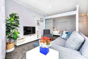 1 habitación, tabla de planchar con plancha, wifi gratis y ropa de cama
