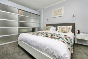 1 habitación, tabla de planchar con plancha, wifi gratis y ropa de cama 