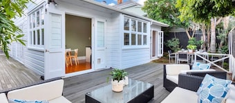 Classic Villa Retreat - Steps To Ponsonby Rd