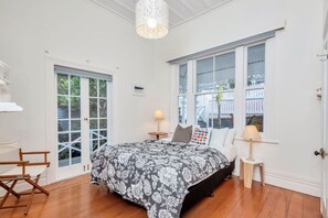 3 bedrooms, desk, iron/ironing board, free WiFi - Classic Villa Retreat - Steps To Ponsonby Rd (Auckland Central Suburbs)