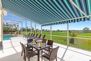 Outdoor dining -  Fairway View Villa 5*  luxury – South-Facing Pool & Game Room, Nr Disney & Golf (Davenport)