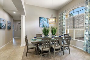 Dining -  Fairway View Villa 5*  luxury – South-Facing Pool & Game Room, Nr Disney & Golf (Davenport)