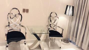 4 bedrooms, in-room safe, iron/ironing board, WiFi