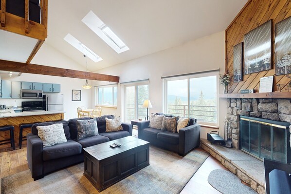 TV, fireplace, DVD player, streaming services