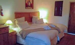 In-room safe, individually decorated, individually furnished, free WiFi - D & H Guesthouse (Graskop)