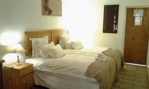 In-room safe, individually decorated, individually furnished, free WiFi - D & H Guesthouse (Graskop)