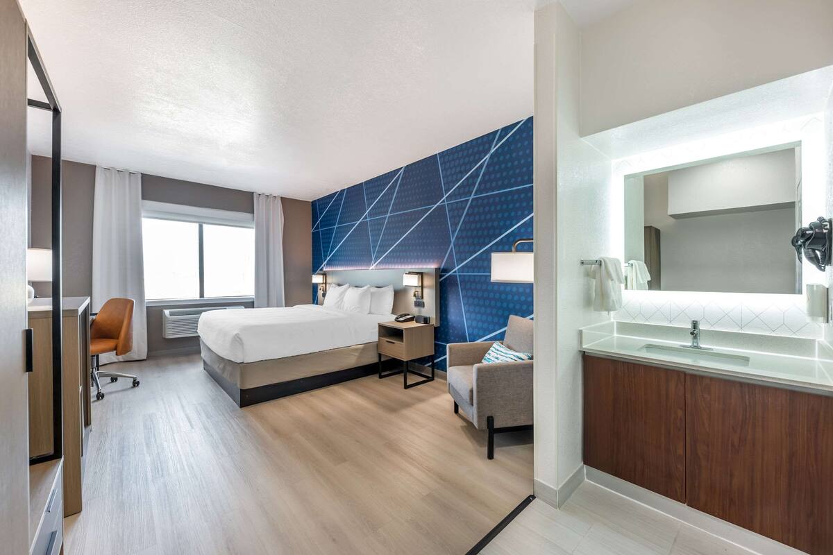 Chambre Standard, 1 très grand lit, non-fumeur | Bureau, espace de travail pour ordinateurs portables