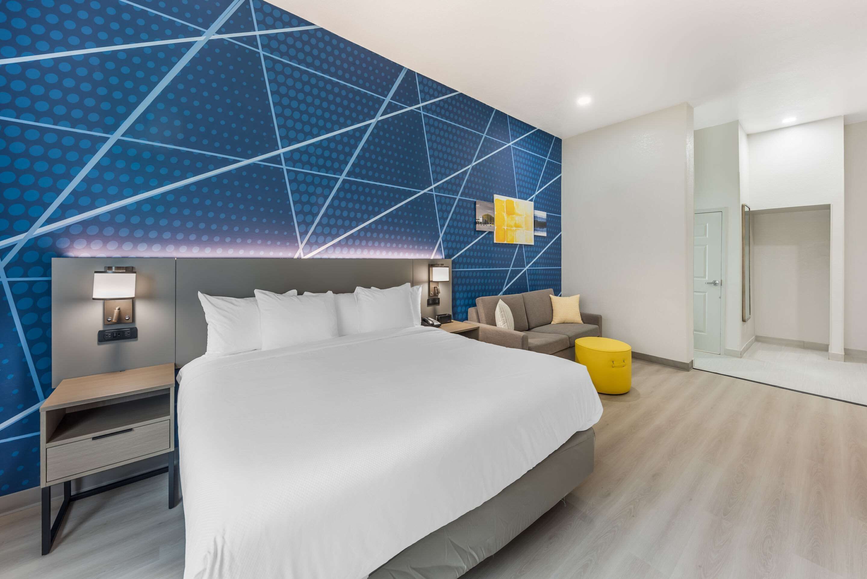 room, 1 king bed, non smoking | desk, laptop workspace, blackout curtains, iron/ironing board