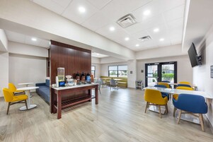 Café da manhã completo grátis todos os dias