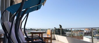 Apartments and Rooms Four Roses