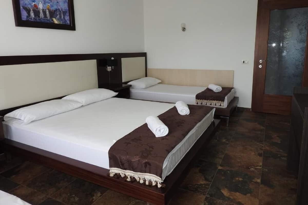 Apartment, 3 Bedrooms | Minibar, cribs (free), WiFi (free), bed sheets