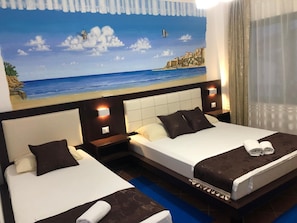 Minibar, lits bébé (gratuits), Wi-Fi gratuit, draps fournis