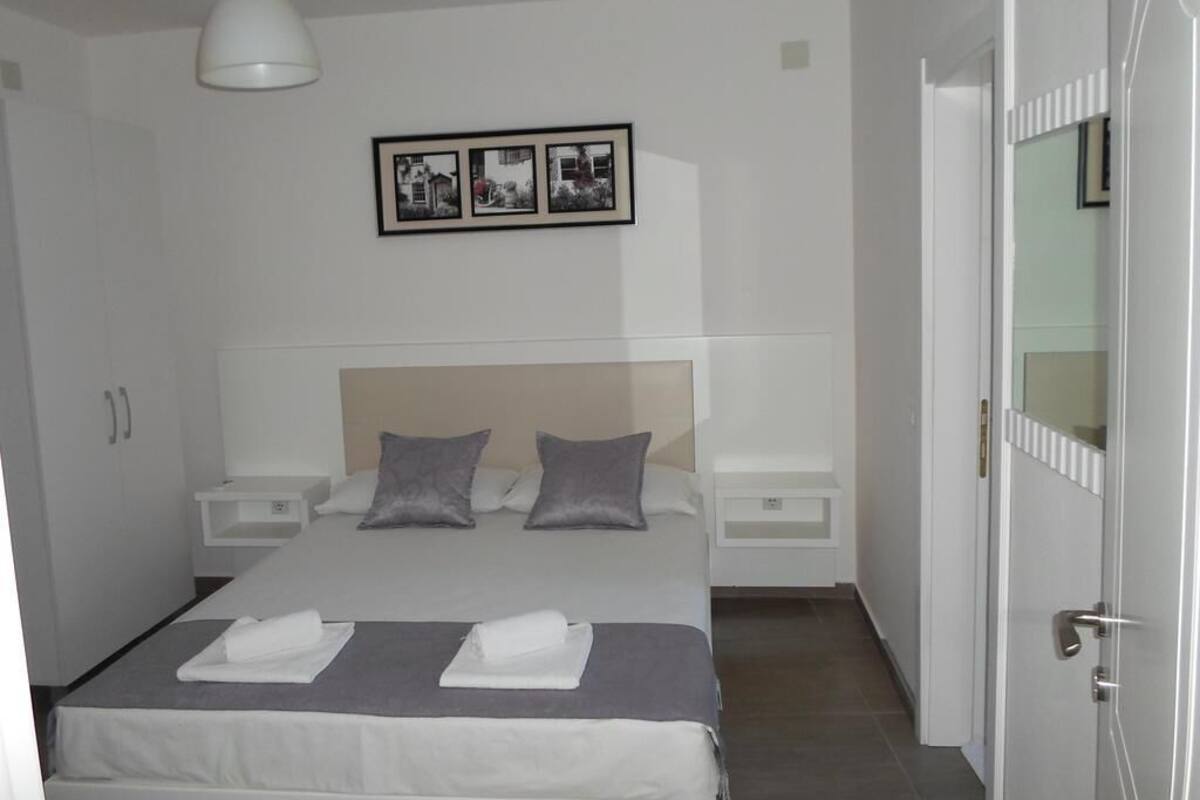 Superior Apartment | Minibar, cribs (free), WiFi (free), bed sheets