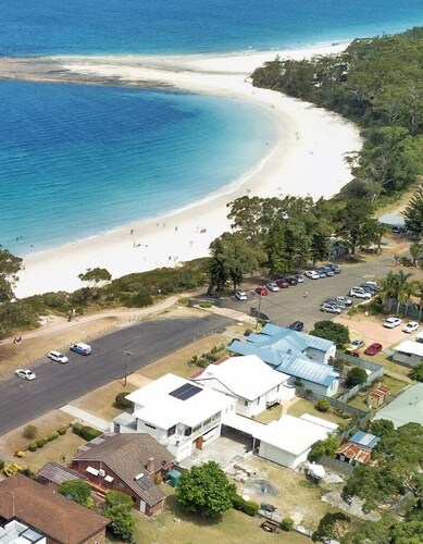 Beachfront Luxury by Experience Jervis Bay