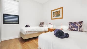 3 slaapkamers, een strijkplank/strijkijzer, reisbedje, gratis wifi