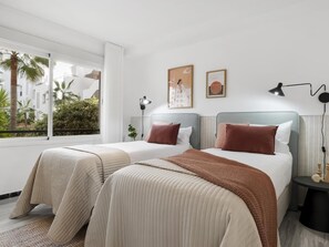 2 bedrooms, iron/ironing board, Internet, bed sheets - Apartment in Medina Garden for 5 people | 611 (Puerto Banús - Marbella)