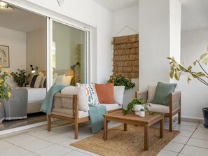 2 bedrooms, iron/ironing board, Internet, bed sheets