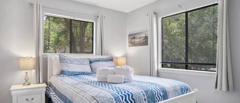 2 bedrooms, desk, iron/ironing board, travel crib