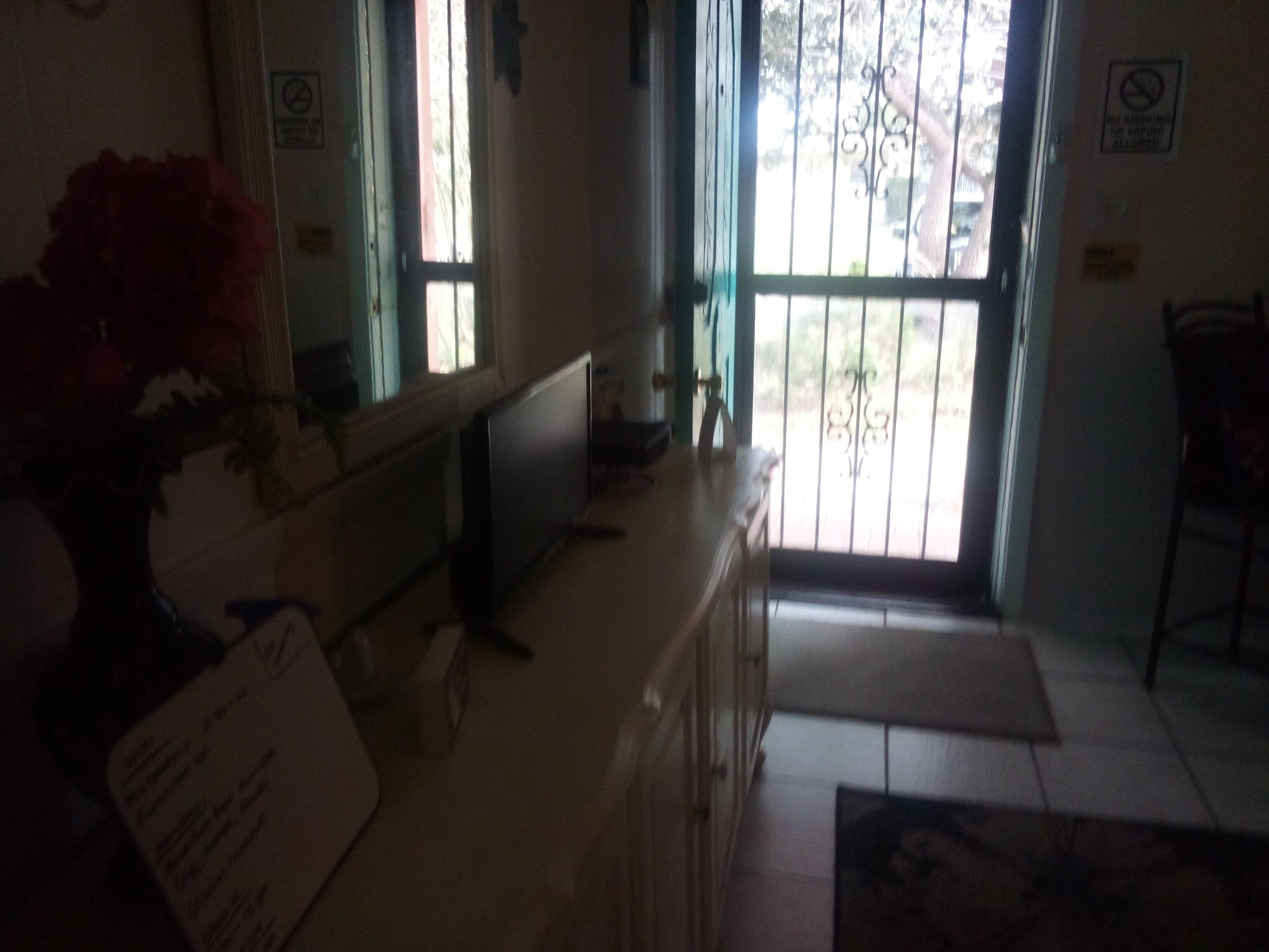 Asrama Umum Ekonomi | Dilengkapi dengan perabotan berbeda-beda dan meja kerja